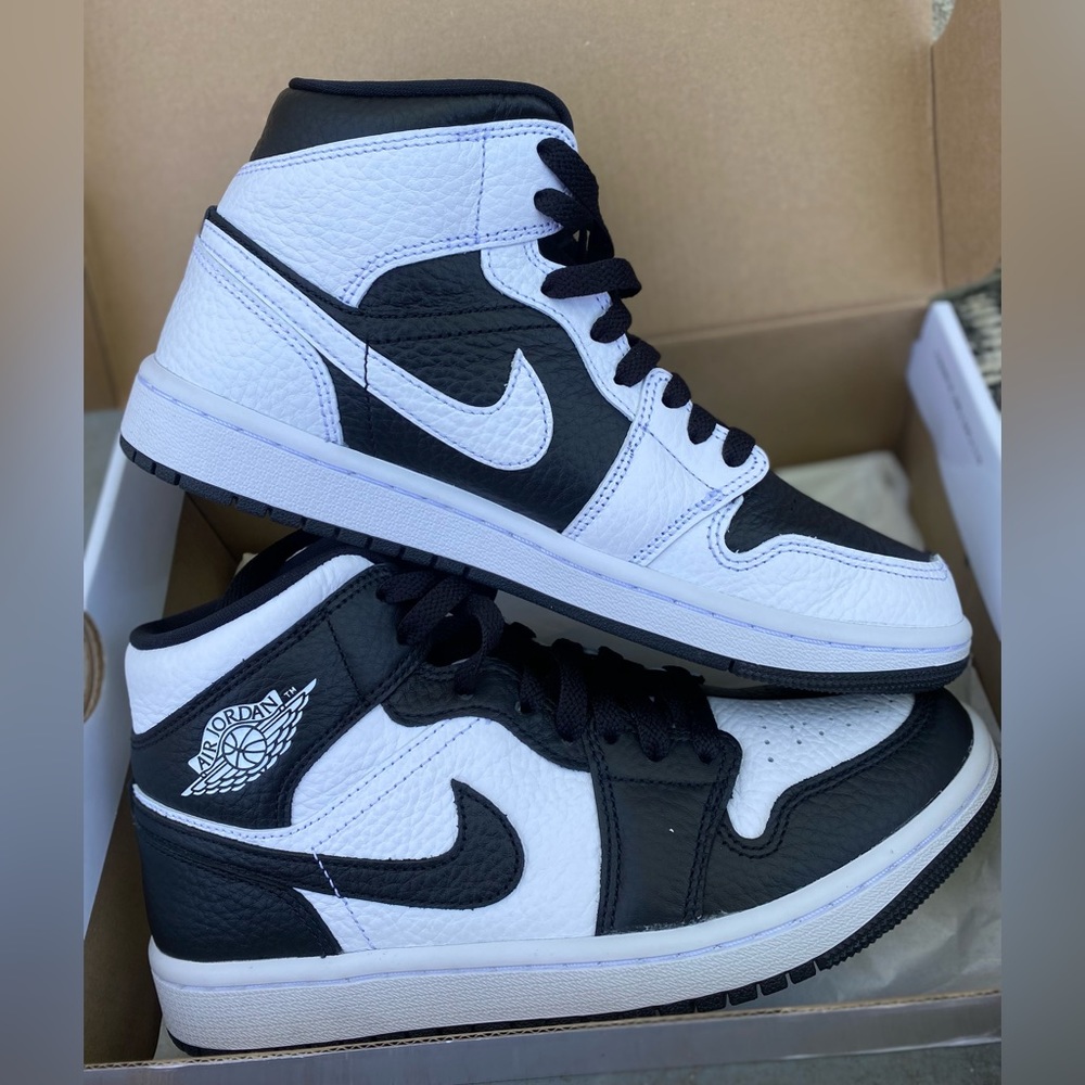 Wmns Air Jordan 1 Mid SE ‘Homage’ - Picture 2 of 4